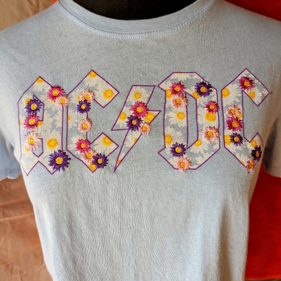 AC⚡DC Floral Top - Picture 9 of 9